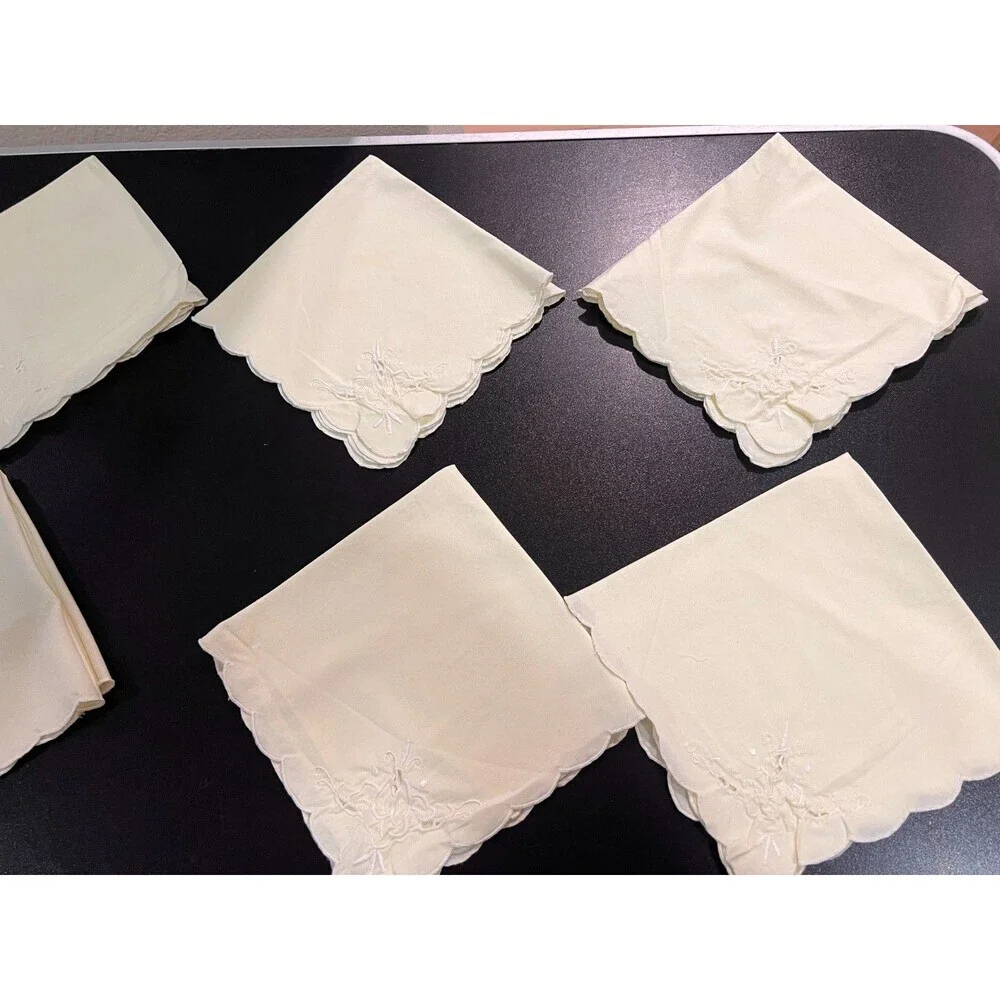 Vintage Handmade Embroidered Linen Napkins 8 Piece Set - Ecru/Cream Scalloped